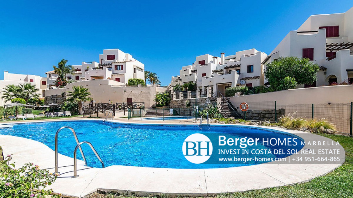 Casares – 2 Bedroom Middle floor Apartment for Sale in Casares Playa with Sea Views
