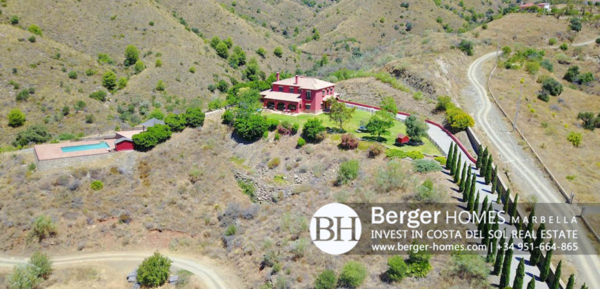 Malaga – Spanish Style Finca Perfect for Horse Lovers with a huge plot surrounded by the tranquil Hills of Malaga overlooking the Mediterranean Sea