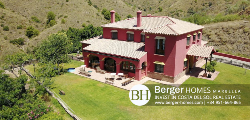 Malaga – Spanish Style Finca Perfect for Horse Lovers with a huge plot surrounded by the tranquil Hills of Malaga overlooking the Mediterranean Sea