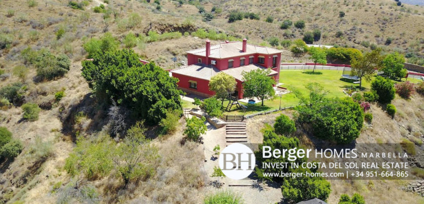 Malaga – Spanish Style Finca Perfect for Horse Lovers with a huge plot surrounded by the tranquil Hills of Malaga overlooking the Mediterranean Sea