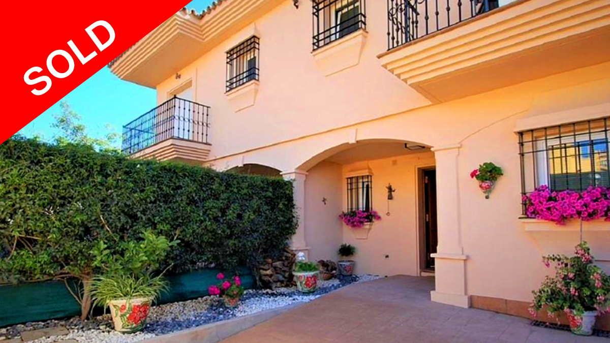 Semi-Detached Villa for sale in Riviera del Sol