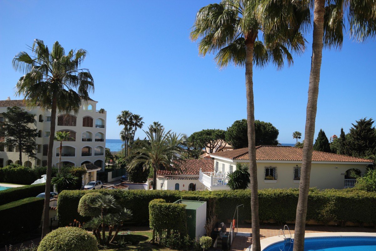 2 Bed Middle Floor Apartment for Sale in Hacienda Playa, Elviria – East Marbella