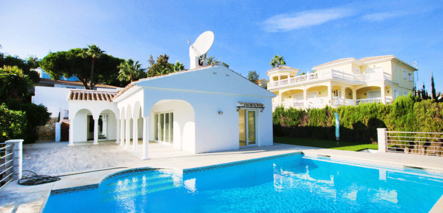 Carib Playa – Attractive Andalusian Style BEACHSIDE villa for sale in the popular urbanisation of Carib Playa/Marbesa in East Marbella