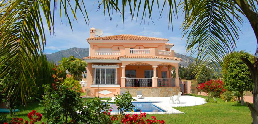 Mijas Golf  – Fabulous Villa for Sale in MIjas Golf with Panoramic Views