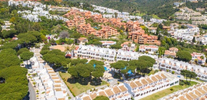 Fully renovated duplex apartment located in 4-star VIME Resort in quiet beach-side residential area of Reserva de Marbella