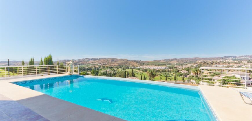 Mijas Golf – Fantastic 6 Bedrooms 5 Bathrooms villa for sale in Mijas Golf