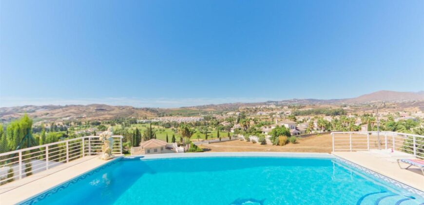 Mijas Golf – Fantastic 6 Bedrooms 5 Bathrooms villa for sale in Mijas Golf