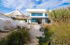 Stunning Frontline Beach 6 Bedroom 4 Bathroom Contemporary villa, located right on the beach at Costabella, East Marbella and only a 10 minute drive to the centre of Marbella and Puerto Banus.