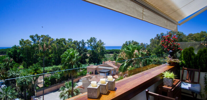 Carib Playa – Beachside duplex apartment with beautiful open sea views located in Carib Playa