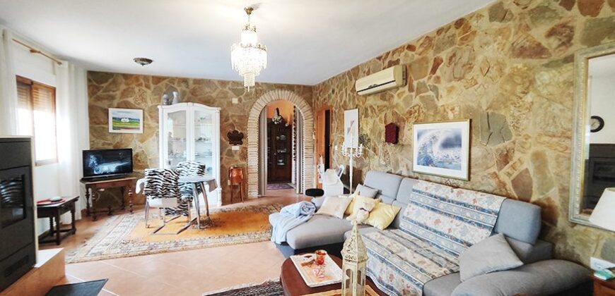 Fortuna Murcia – Super Bargain villa – 2 houses on one plot in Fortuna Murcia –  Discover your dream home with this stunning villa located just 10 minutes away from the relaxing spa town of Fortuna, Murcia