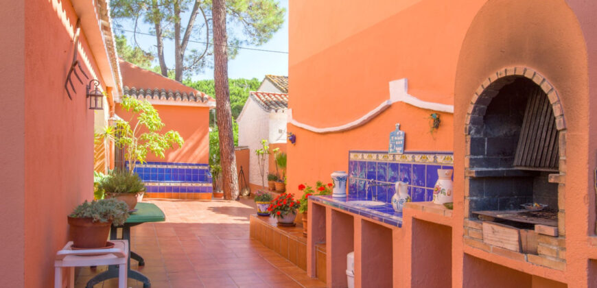 Marbesa – 6 bed Beachside villa for Sale in Marbesa Pueblo Andaluz