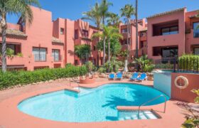 Elviria Beachside – Spectacular apartment in the exclusive Urbanization Jardines de Don Carlos – Elviria (Marbella).