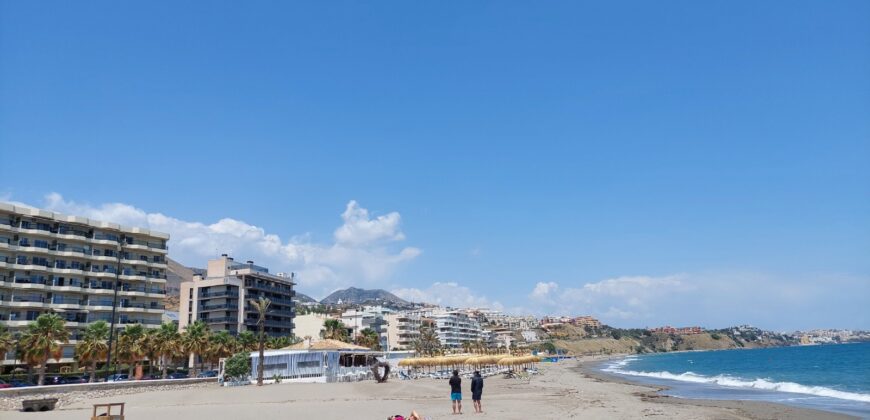 Fuengirola, Carvajal – BEACHFRONT Penthouse apartment with panoramic views in Carvajal, Fuengirola