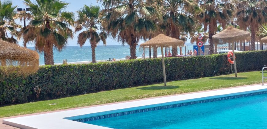 Fuengirola, Carvajal – BEACHFRONT Penthouse apartment with panoramic views in Carvajal, Fuengirola