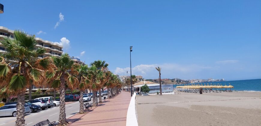 Fuengirola, Carvajal – BEACHFRONT Penthouse apartment with panoramic views in Carvajal, Fuengirola