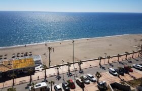 Fuengirola, Carvajal – BEACHFRONT Penthouse apartment with panoramic views in Carvajal, Fuengirola