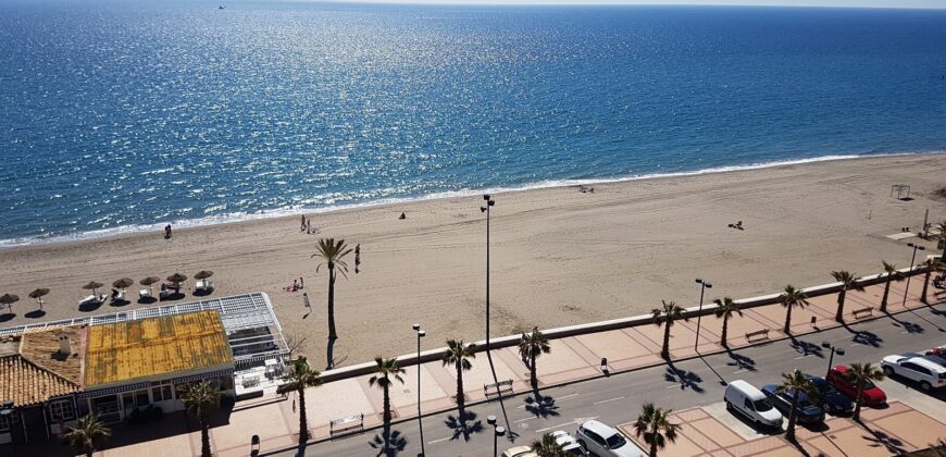 Fuengirola, Carvajal – BEACHFRONT Penthouse apartment with panoramic views in Carvajal, Fuengirola