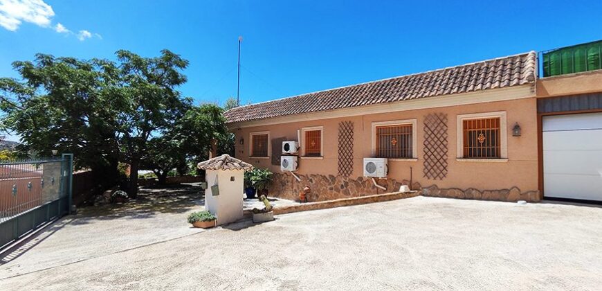 Fortuna Murcia – Super Bargain villa – 2 houses on one plot in Fortuna Murcia –  Discover your dream home with this stunning villa located just 10 minutes away from the relaxing spa town of Fortuna, Murcia