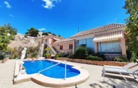 SOLD! Fortuna Murcia – Super Bargain villa – 2 houses on one plot in Fortuna Murcia –  Discover your dream home with this stunning villa located just 10 minutes away from the relaxing spa town of Fortuna, Murcia