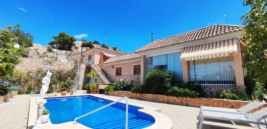Fortuna Murcia – Super Bargain villa – 2 houses on one plot in Fortuna Murcia –  Discover your dream home with this stunning villa located just 10 minutes away from the relaxing spa town of Fortuna, Murcia