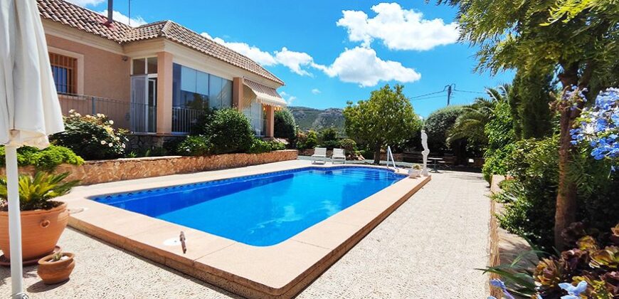 Fortuna Murcia – Super Bargain villa – 2 houses on one plot in Fortuna Murcia –  Discover your dream home with this stunning villa located just 10 minutes away from the relaxing spa town of Fortuna, Murcia