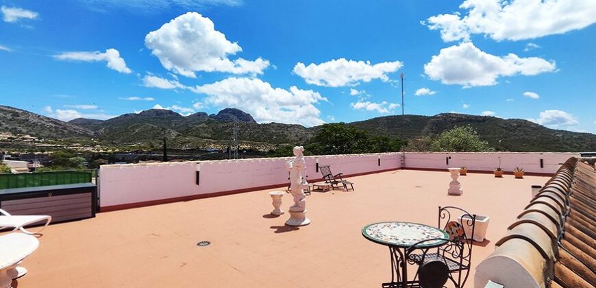 Fortuna Murcia – Super Bargain villa – 2 houses on one plot in Fortuna Murcia –  Discover your dream home with this stunning villa located just 10 minutes away from the relaxing spa town of Fortuna, Murcia