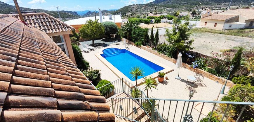 Fortuna Murcia – Super Bargain villa – 2 houses on one plot in Fortuna Murcia –  Discover your dream home with this stunning villa located just 10 minutes away from the relaxing spa town of Fortuna, Murcia