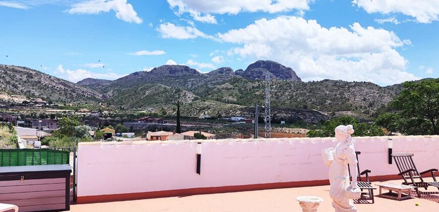 Fortuna Murcia – Super Bargain villa – 2 houses on one plot in Fortuna Murcia –  Discover your dream home with this stunning villa located just 10 minutes away from the relaxing spa town of Fortuna, Murcia