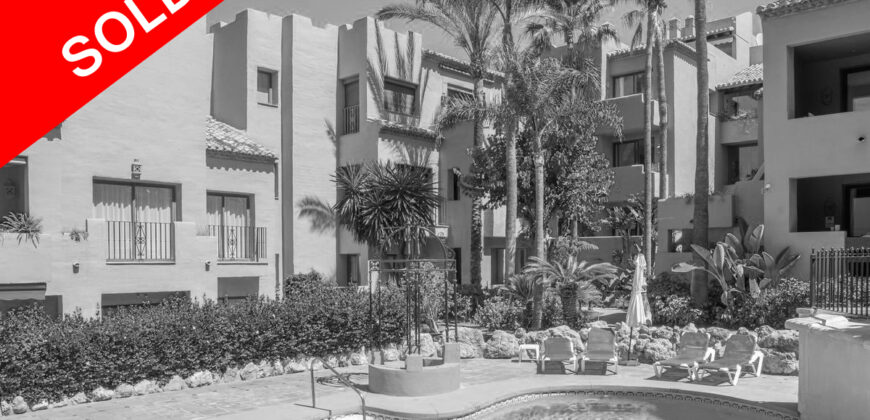SOLD – Elviria Beachside – Spectacular apartment in the exclusive Urbanization Jardines de Don Carlos – Elviria (Marbella).