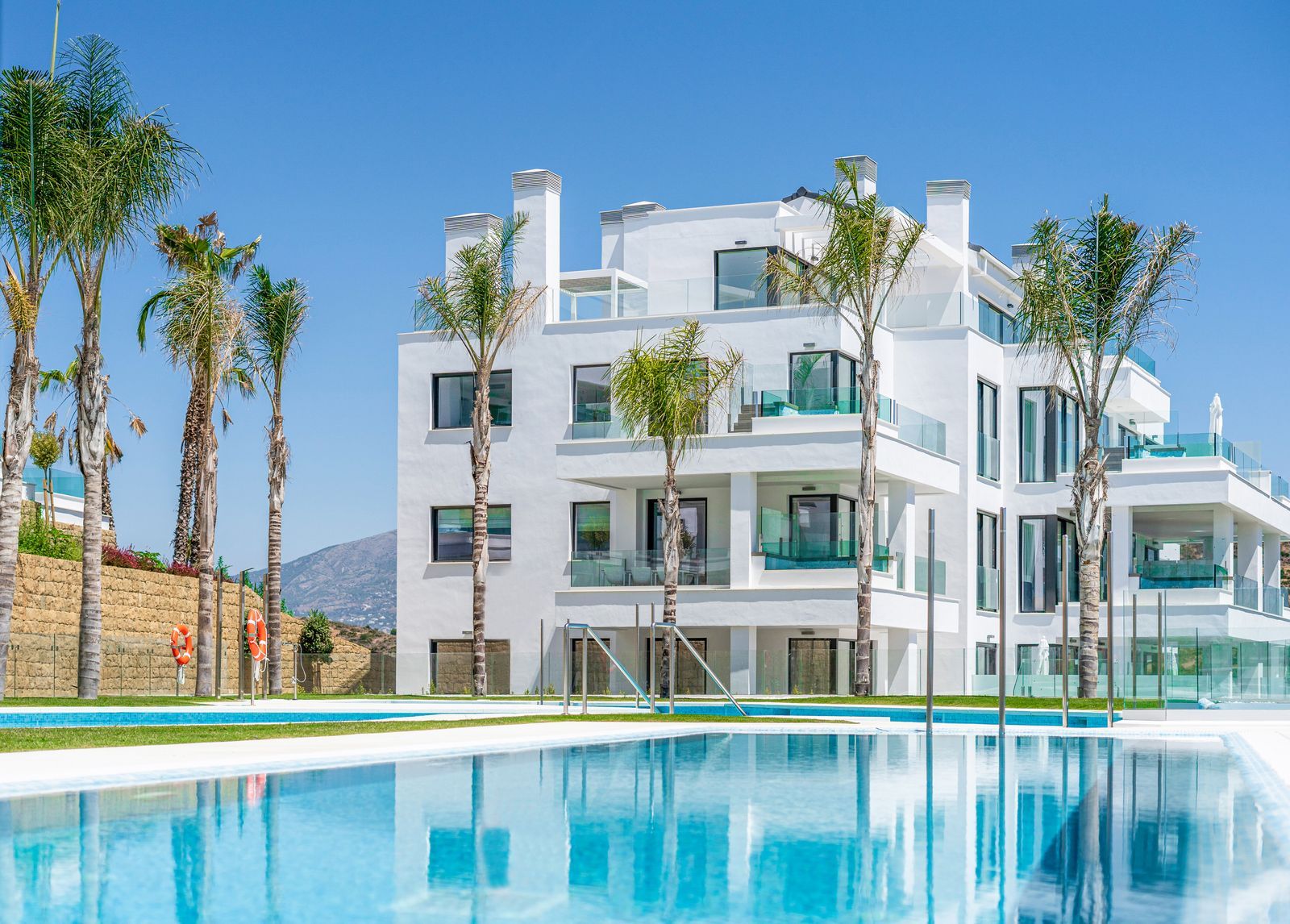 Contemporary and modern apartment for sale in SANTA BARBARA HEIGHTS – MIJAS COSTA REF# R4225729