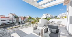 Modern corner penthouse in the stunning Cortijo del Golf complex in the Atalaya – El Paraiso