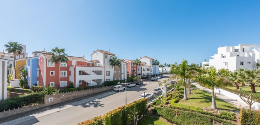 Modern corner penthouse in the stunning Cortijo del Golf complex in the Atalaya – El Paraiso