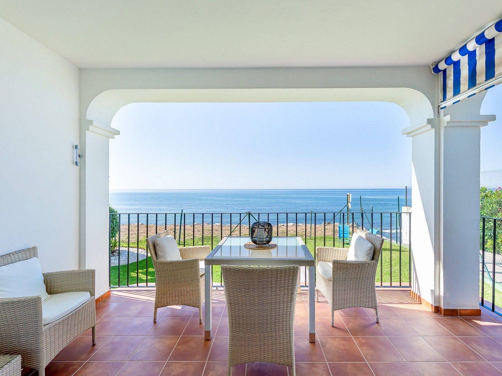 Amazing front line beach apartment for sale in Mijas Costa close to La Cala de Mijas – REF R4359592