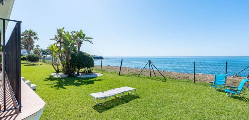 Amazing front line beach apartment for sale in Mijas Costa close to La Cala de Mijas – REF R4359592