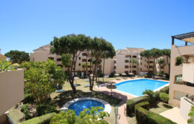 Beautiful beachside apartment for sale in Hacienda Playa next to the popular Don Carlos Hotel in Elviria, East Marbella