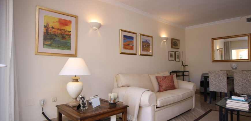 Beautiful beachside apartment for sale in Hacienda Playa next to the popular Don Carlos Hotel in Elviria, East Marbella