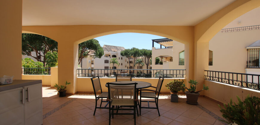 Beautiful beachside apartment for sale in Hacienda Playa next to the popular Don Carlos Hotel in Elviria, East Marbella