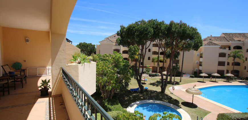 Beautiful beachside apartment for sale in Hacienda Playa next to the popular Don Carlos Hotel in Elviria, East Marbella