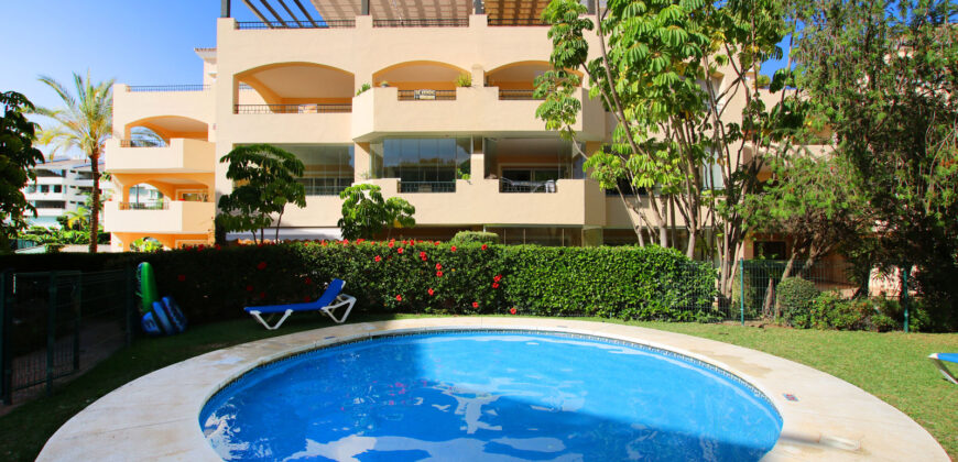 Beautiful beachside apartment for sale in Hacienda Playa next to the popular Don Carlos Hotel in Elviria, East Marbella