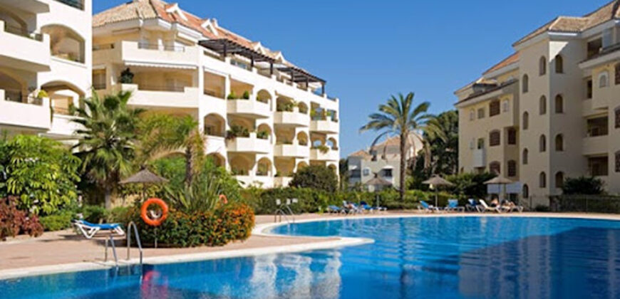 Beautiful beachside apartment for sale in Hacienda Playa next to the popular Don Carlos Hotel in Elviria, East Marbella