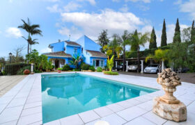 **Finca for Sale in Alhaurín el Grande with 6000 m2 Avocado and tropical garden**