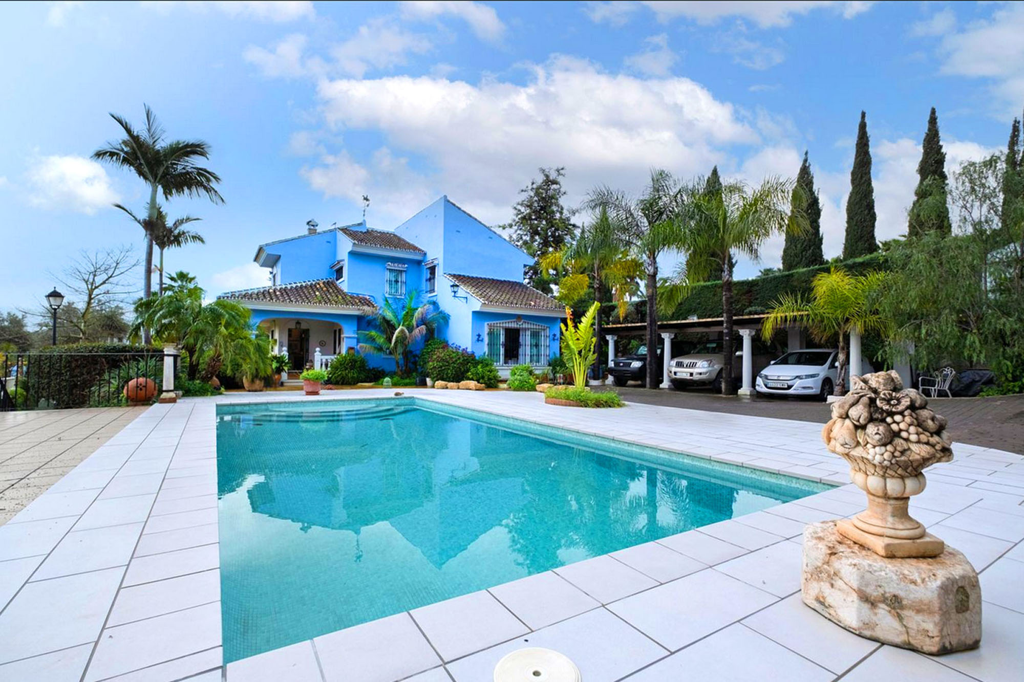 **Finca for Sale in Alhaurín el Grande with 6000 m2 Avocado and tropical garden**