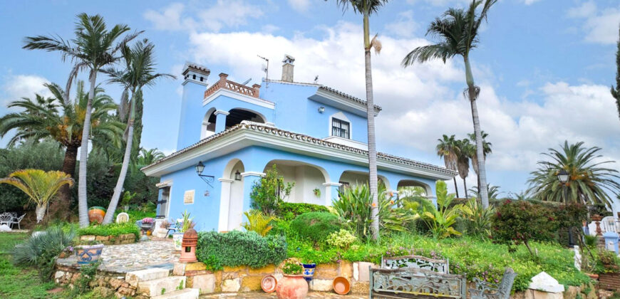**Finca for Sale in Alhaurín el Grande with 6000 m2 Avocado and tropical garden**