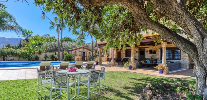 **Exceptional Rustic Finca for sale with Horse Stable in Alhaurín de la Torre **