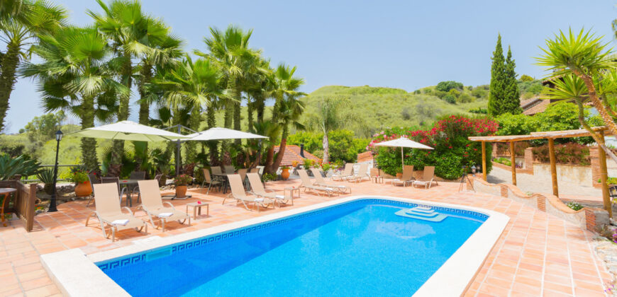 Exceptional investment opportunity: a stunning rural complex with seven fully independent houses in Valtocado Mijas