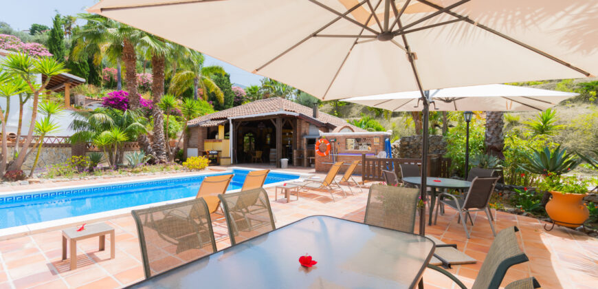 Exceptional investment opportunity: a stunning rural complex with seven fully independent houses in Valtocado Mijas