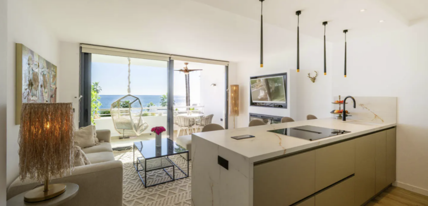 Elegant beachfront apartment with stunning sea views at Miraflores playa