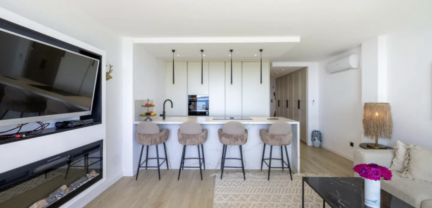 Elegant beachfront apartment with stunning sea views at Miraflores playa