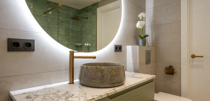 Elegant beachfront apartment with stunning sea views at Miraflores playa