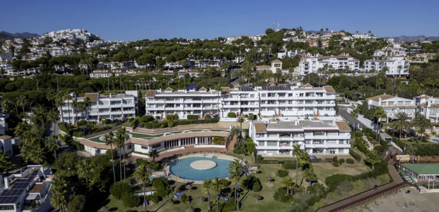 Elegant beachfront apartment with stunning sea views at Miraflores playa